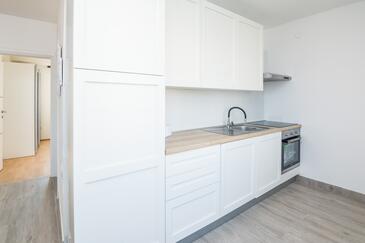 Apartments with parking space Vir - 20354
