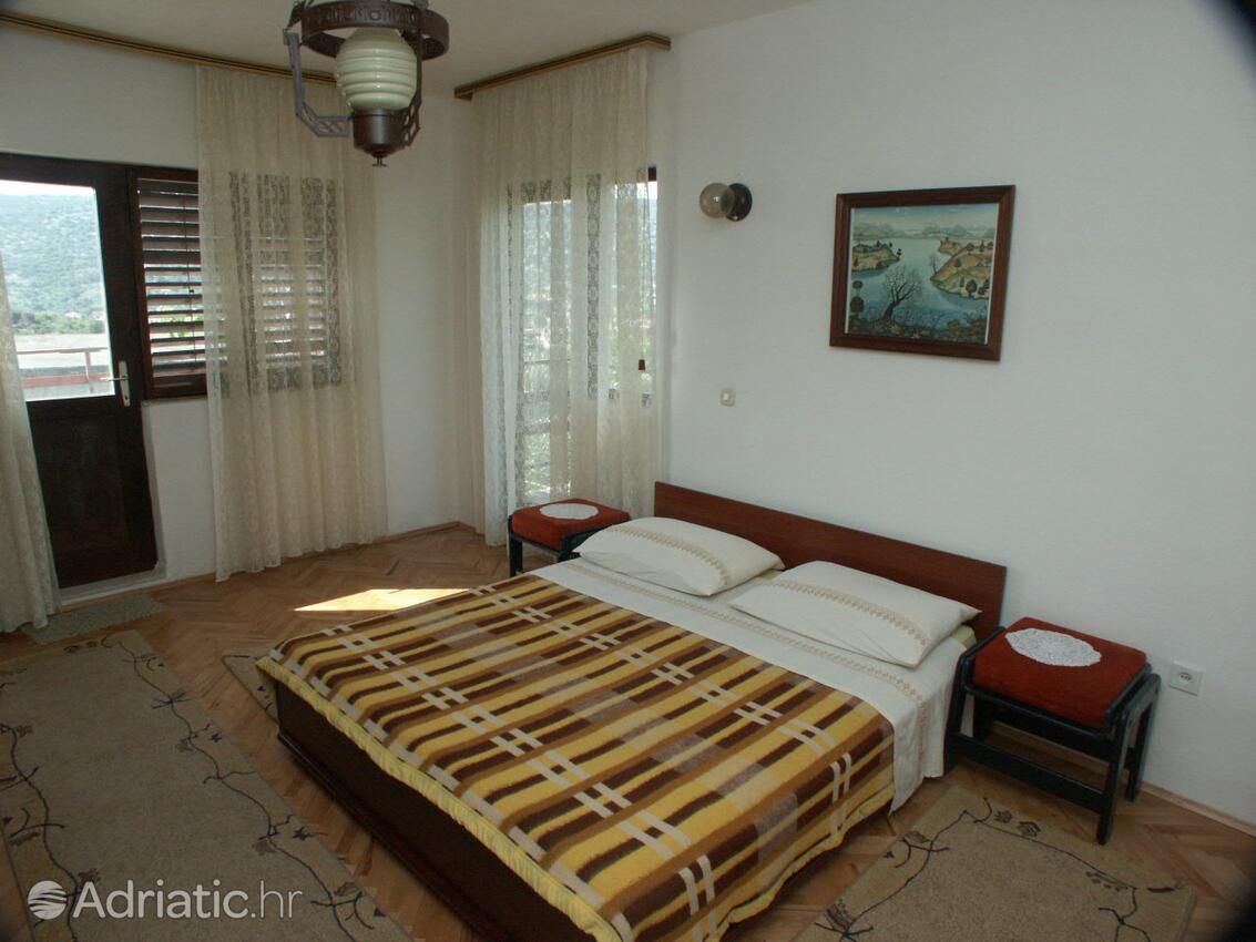 Appartamenti con parcheggio Marina, Traù - Trogir - 2036