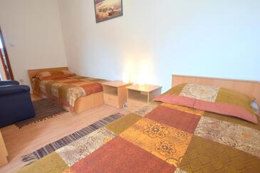 Apartmanok parkolóhellyel Malinska, Krk - 20366