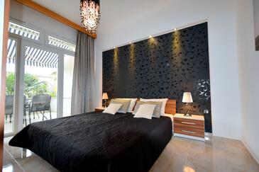 Family-friendly apartments with swimming pool Malinska, Krk - 20370