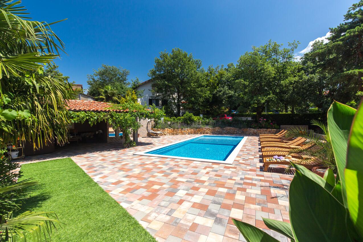 Family-friendly apartments with swimming pools Malinska, Krk - 20370
