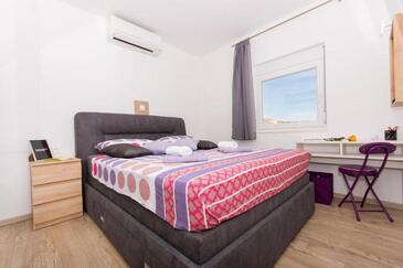 Family-friendly apartments with swimming pool Trogir - 20379