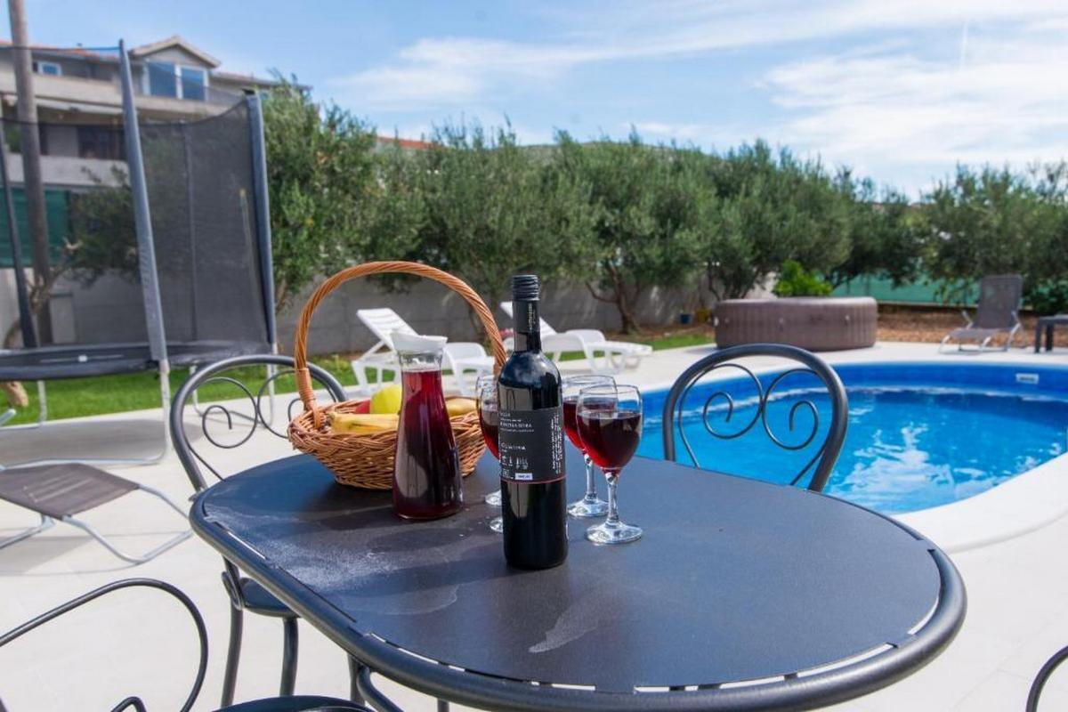 Family friendly apartments with a swimming pool Trogir - 20379