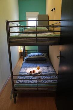 Appartamenti accanto al mare Lukoran, Ugliano - Ugljan - 20387