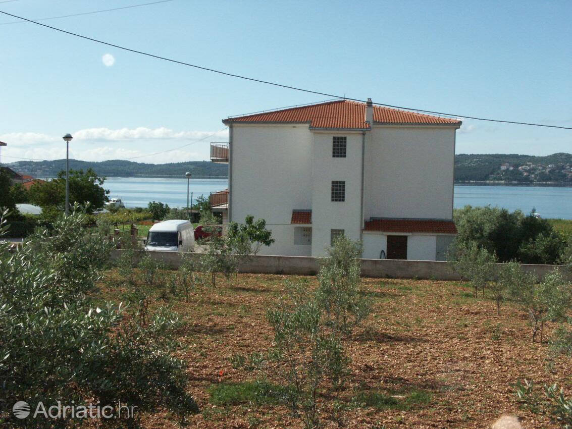 Ferienwohnungen am Meer Seget Donji, Trogir - 2041