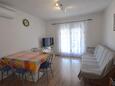 Malinska, Living room in the apartment, (pet friendly) and WiFi.