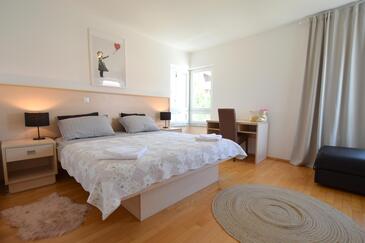 Ferienwohnungen mit Parkplatz Malinska, Krk - 20425