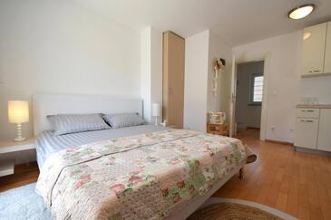 Ferienwohnungen mit Parkplatz Malinska, Krk - 20425