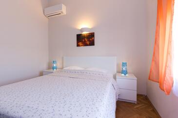 Apartments by the sea Čižići, Krk - 20433