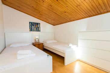 Appartamenti con parcheggio Gnivizze - Njivice, Veglia - Krk - 20438