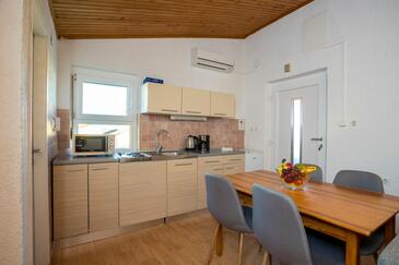 Apartmaji s parkingom Njivice, Krk - 20438