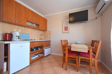 Apartments with parking space Njivice, Krk - 20447