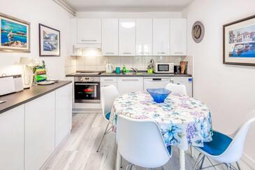 Apartmány s parkovištěm Njivice, Krk - 20453