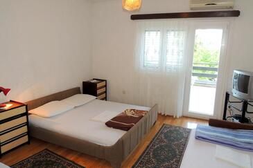 Apartments with parking space Malinska, Krk - 20459