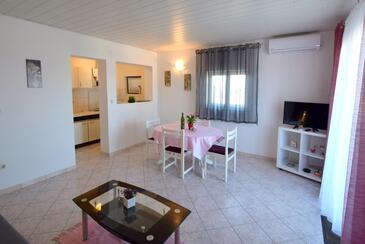 Leiligheter med parkering Njivice, Krk - 20462