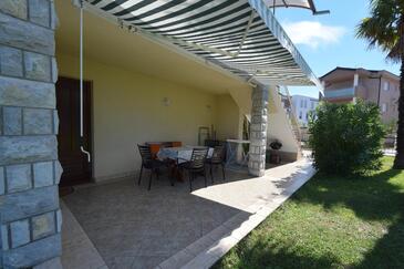 Apartments by the sea Njivice, Krk - 20468