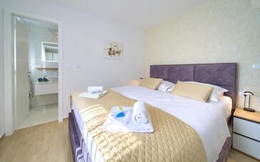 Apartments with parking space Malinska, Krk - 20470