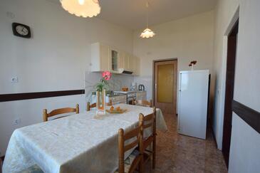 Apartmani s parkingom Njivice, Krk - 20474