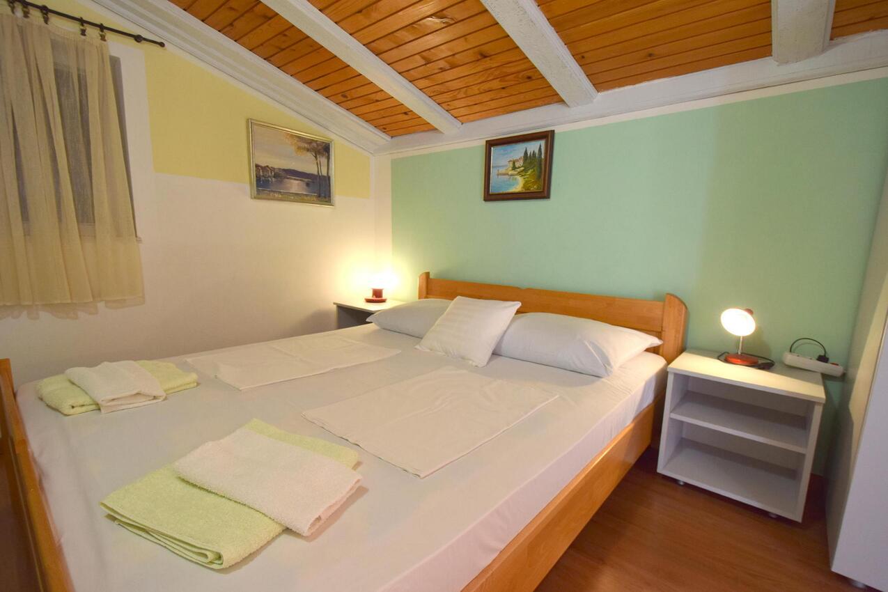 A-20479-a - Alloggi privati - Appartamenti con parcheggio Gnivizze - Njivice, Veglia - Krk