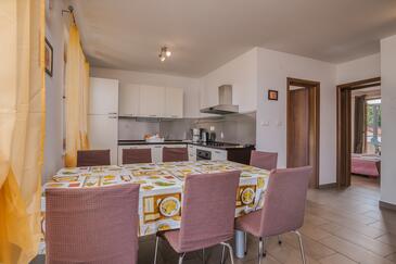 Apartments with terrace Njivice, Kvarner