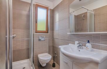 Apartments with terrace Njivice, Kvarner