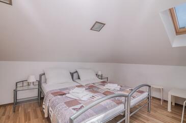 Appartamenti con parcheggio Gnivizze - Njivice, Veglia - Krk - 20487