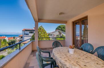 Apartments with terrace Njivice, Kvarner