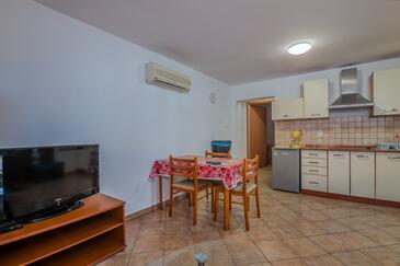 Apartmány s parkoviskom Njivice, Krk - 20487