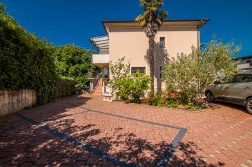 Apartments with terrace Njivice, Kvarner