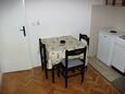 Mandre, Sufragerie în unitate de cazare tip apartment, WiFi.