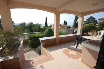 Apartmanok családok részére medencével Sveti Vid, Krk - 20500