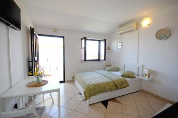 Studio flat Njivice, Krk (AS-20505-a(