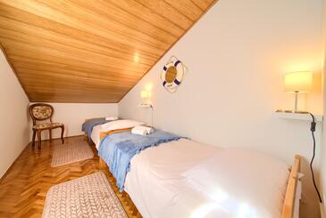 Apartmaji s parkingom Njivice, Krk - 20543