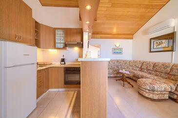 Apartamentos con parking Njivice, Krk - 20543