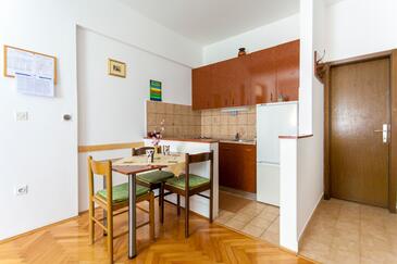 LĂ€genheter med parkering Njivice, Krk - 20548