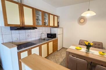 Apartmani s parkingom Njivice, Krk - 20548