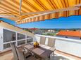 Punat, Terrasse dans l’hébergement en type apartment, avec la vue sur la mer et WiFi.