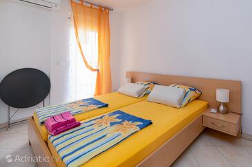 Ferienwohnungen mit Parkplatz Klenovica, Novi Vinodolski - 20556