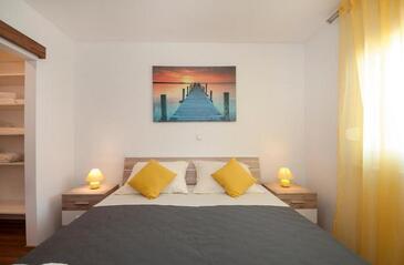 Ferienwohnungen mit Pool für Familien Kastel Luksic, Kastela - 20582