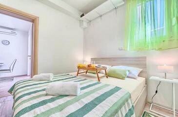 Family-friendly apartments with swimming pool Kaštel Lukšić, Kaštela - 20582