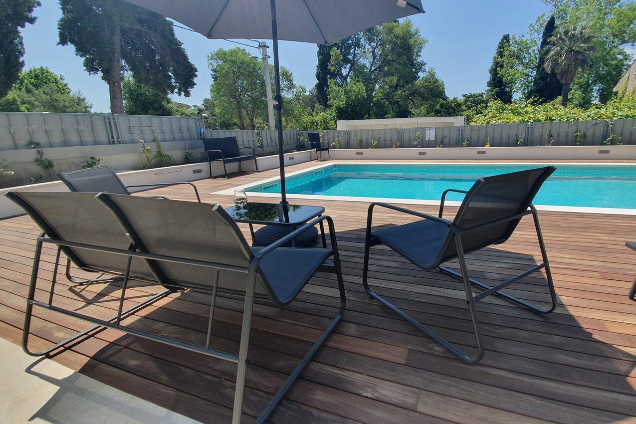 Lägenheter med pool lämpliga för familjer med barn Kastel Luksic, Kastela - 20582