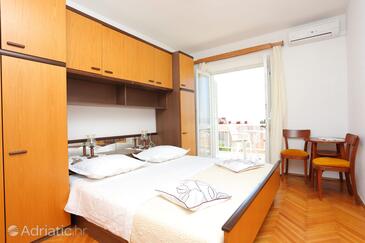 Apartments by the sea Brela, Makarska - 20598