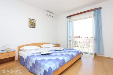 Apartments by the sea Brela, Makarska - 20598