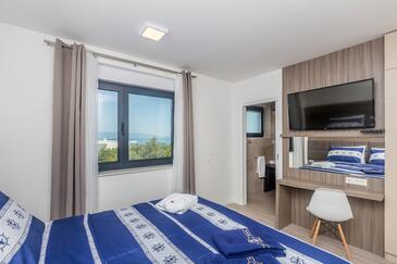 Apartmaji z bazenom za družine z otroci Vantačići, Krk - 20621