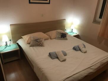 Apartments with parking space Makarska - 20626