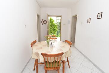 Sala da pranzo Rabac, Sala da pranzo nell'alloggi del tipo apartment, condizionatore disponibile e WiFi.