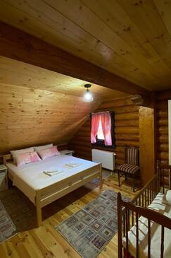 Haus mit Parkplatz für Familien Otocac, Velebit - 20654