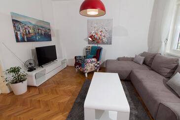 Appartamenti con parcheggio Kastel Luksic, Castelli - Kaštela - 20656