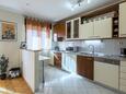 Kaštel Štafilić, Kuchyně v ubytování typu apartment, domácí mazlíčci povoleni a WiFi.