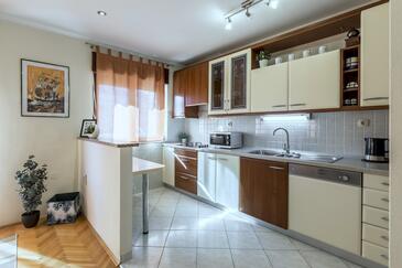 Appartementen met parkeerplaats Kastel Stafilic, Kastela - 20662